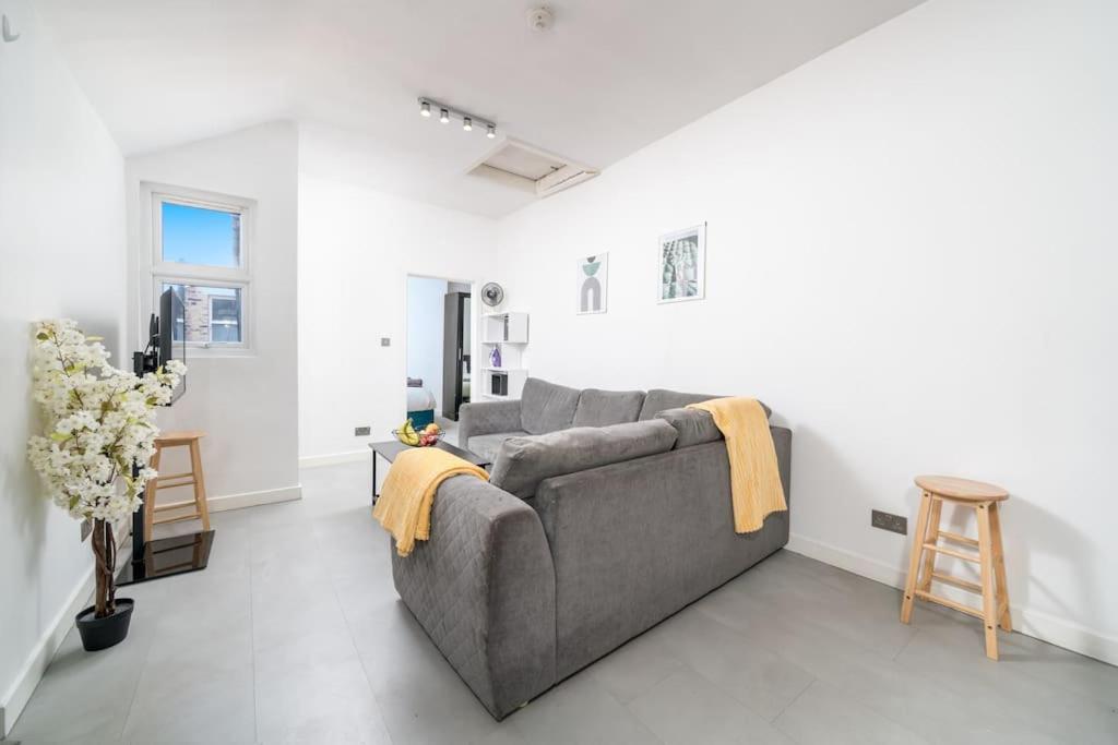 New 3bed Stylish With Amazing Transport * Londra