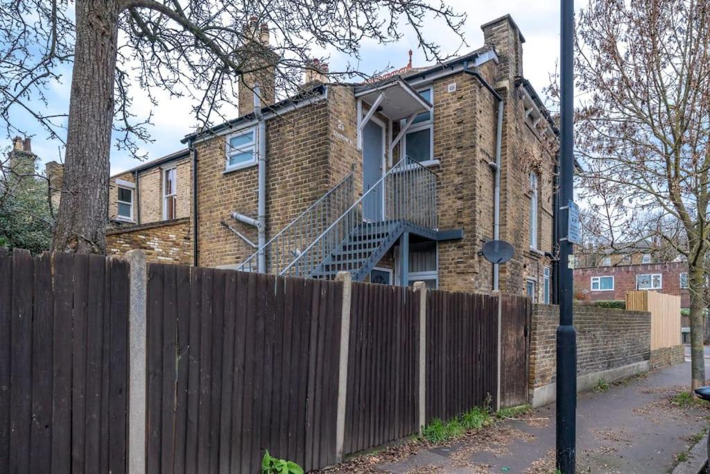 New 3bed Stylish With Amazing Transport Appartamento *