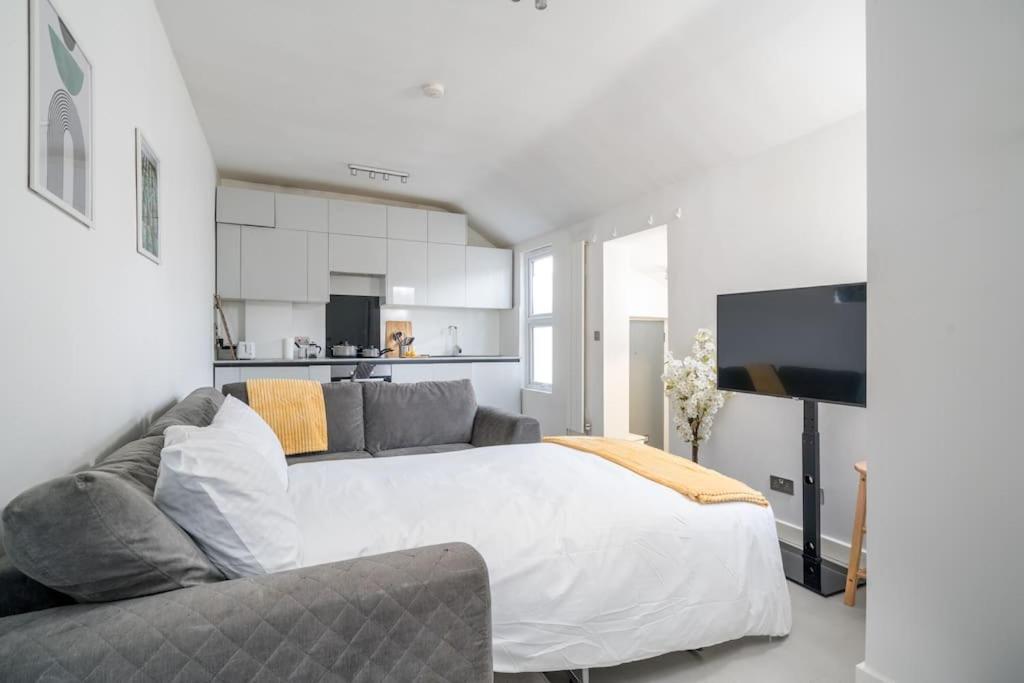 New 3bed Stylish With Amazing Transport * Londra