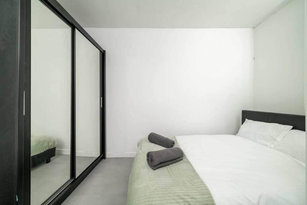 New 3bed Stylish With Amazing Transport Appartamento *